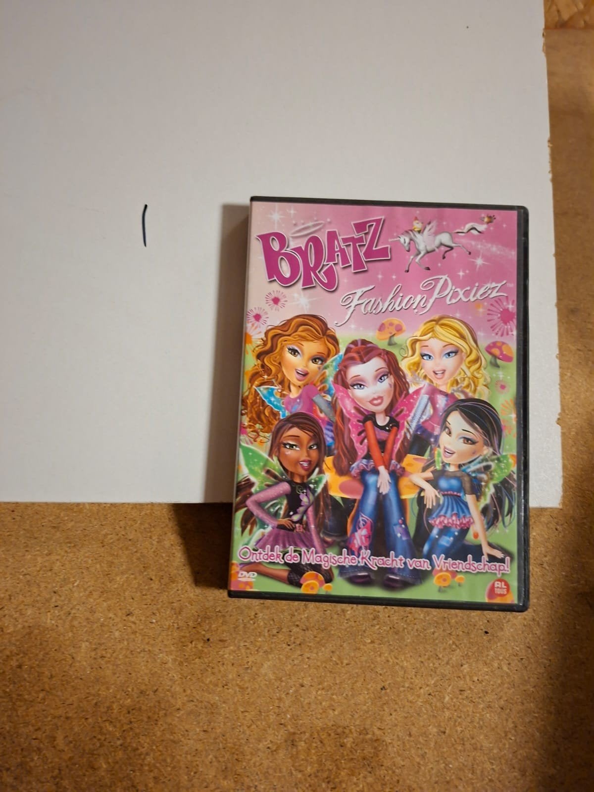 Bratz Fashion Pixiez DVD - Ontdek de Magische Kracht, Cd's en Dvd's, Gebruikt, Animatie, Alle leeftijden, Film