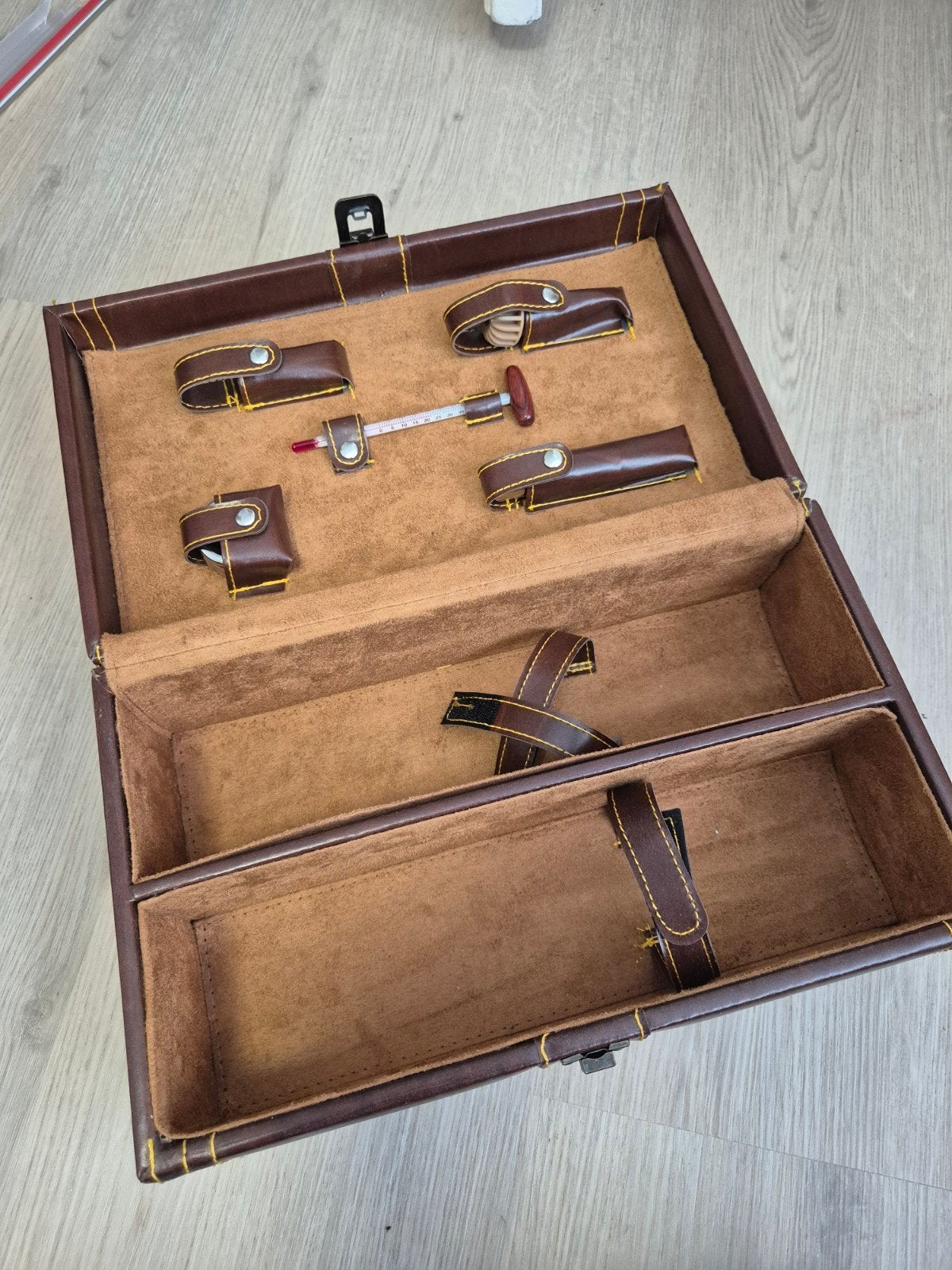 Luxe Wijnkist met Accessoires - Bruin Leerlook, Overige materialen, Ophalen of Verzenden, Zo goed als nieuw, Minder dan 5 flessen