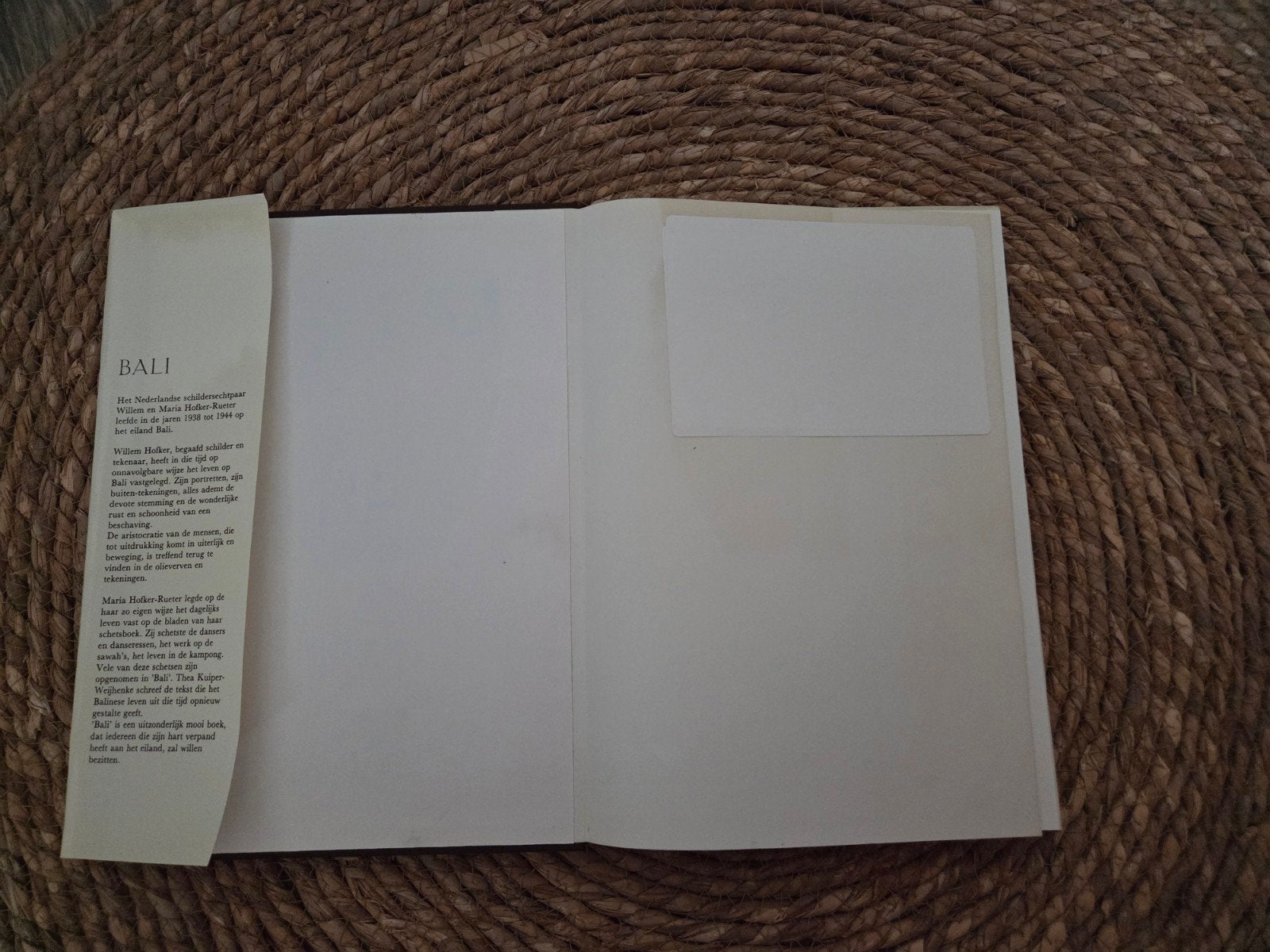 Bali Gezien Door Willem Hofker - Kunstboek, Ophalen of Verzenden, Gelezen, Willem Hofker, Nederland
