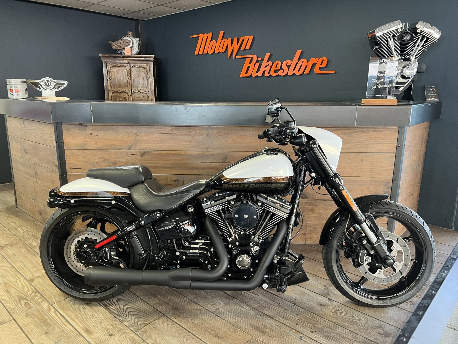 Harley Davidson FXSE Breakout CVO Pro Street 110CI Screamin, Motoren, 3700 W Juneau Ave
53208  Milwaukee, US, Info@harley-davidson.com