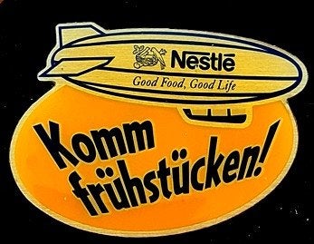 Nestlë-Komm frühstücken pin, Ophalen of Verzenden, Nieuw, Merk, Speldje of Pin