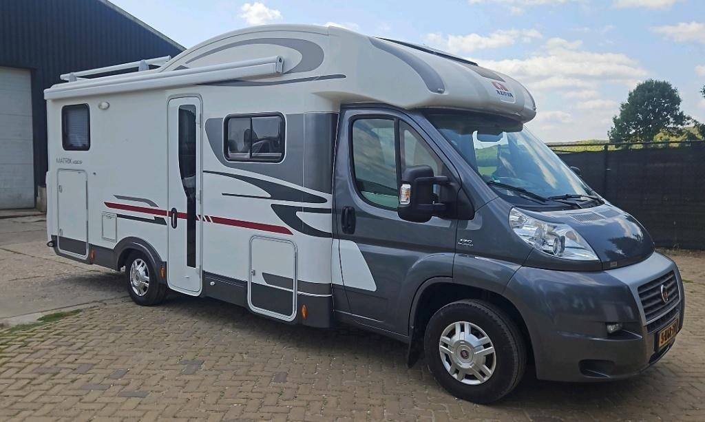Adria Matrix M680SP - 2013 - 5 pers - XXL garage - lage KM, Caravans en Kamperen, Campers, Bedrijf, tot en met 5, Half-integraal