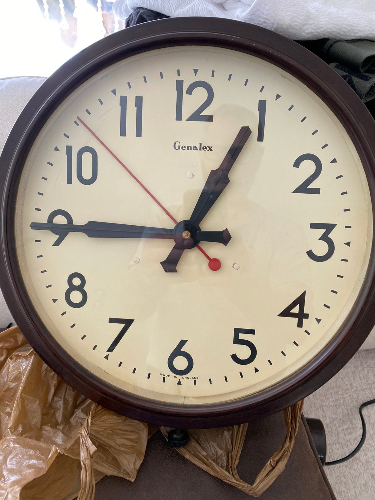 Genalex vintage bakaliet klok (antiek/220 V), Ophalen, Zo goed als nieuw, Wandklok