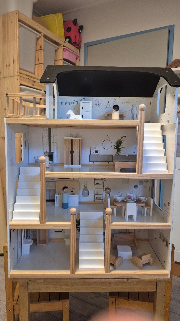 La Maison d'Amélie Wooden Dolls House, Ophalen of Verzenden, Zo goed als nieuw, Poppenhuis