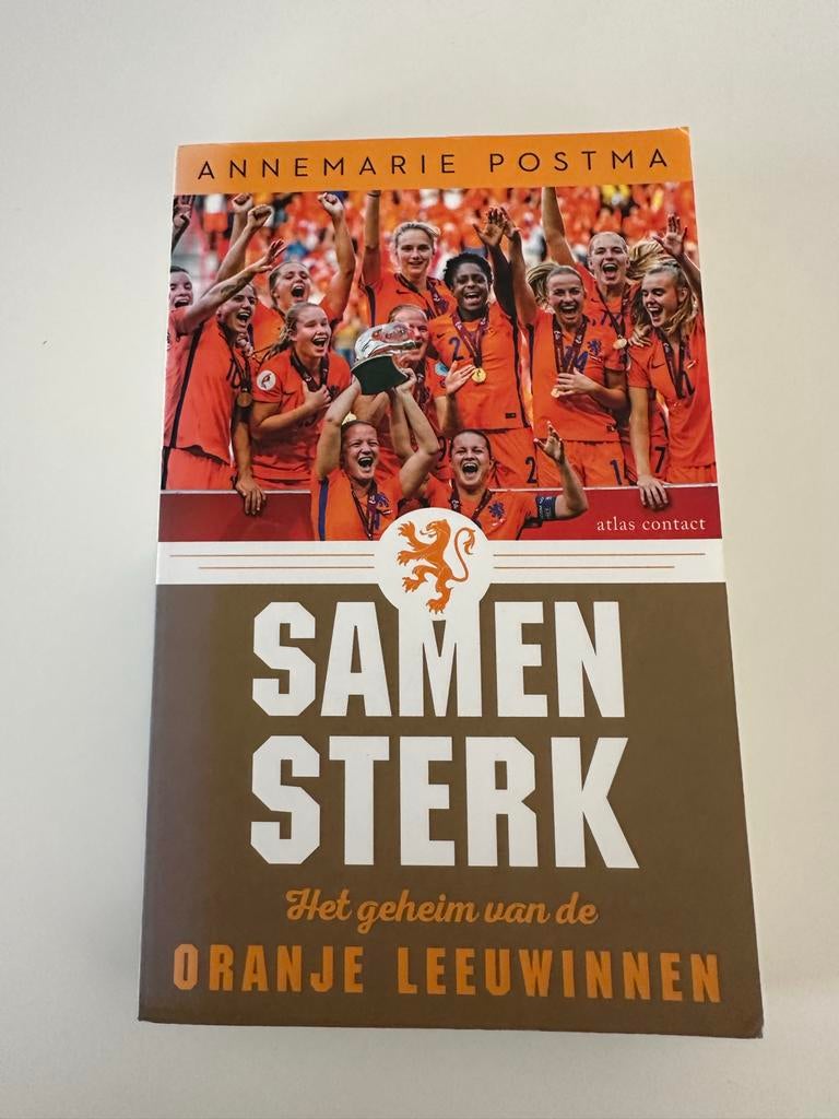 Samen Sterk: Het geheim van de Oranje Leeuwinnen, Ophalen of Verzenden, Gelezen, Overige sporten