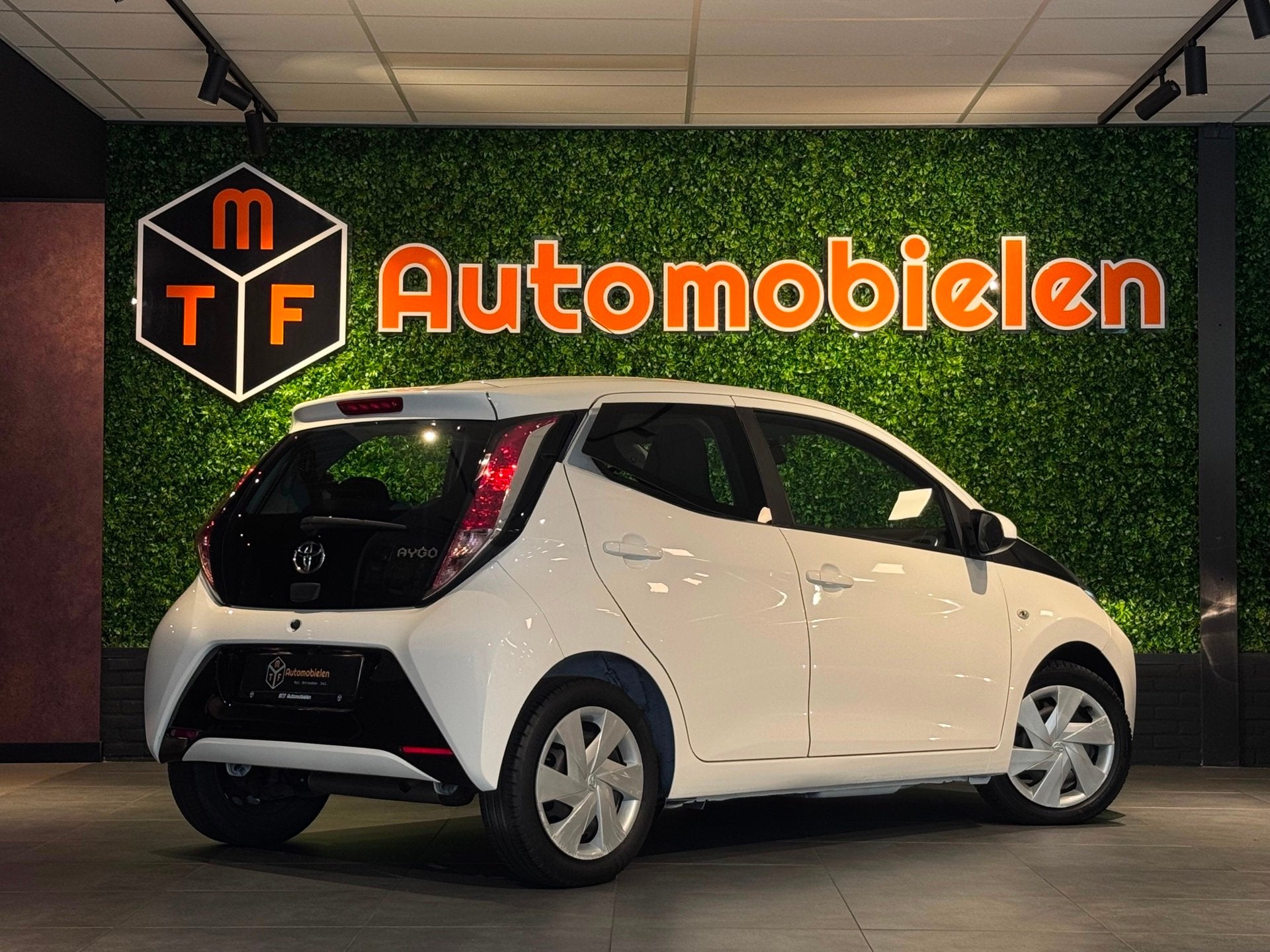 Toyota Aygo 1.0 VVT-i X-PLAY |NAVI|CAMERA|SUPERSTAAT, Voorwielaandrijving, Stof, Gebruikt, Met garantie (alle)