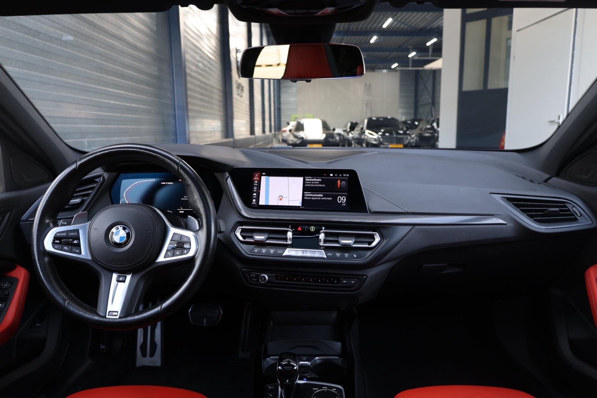 BMW 1-serie M135i xDrive 306+PK M-PERFORMANCE/LED/VIRTUAL/SF, Auto's, Gebruikt, Euro 6, 4 cilinders, Leder