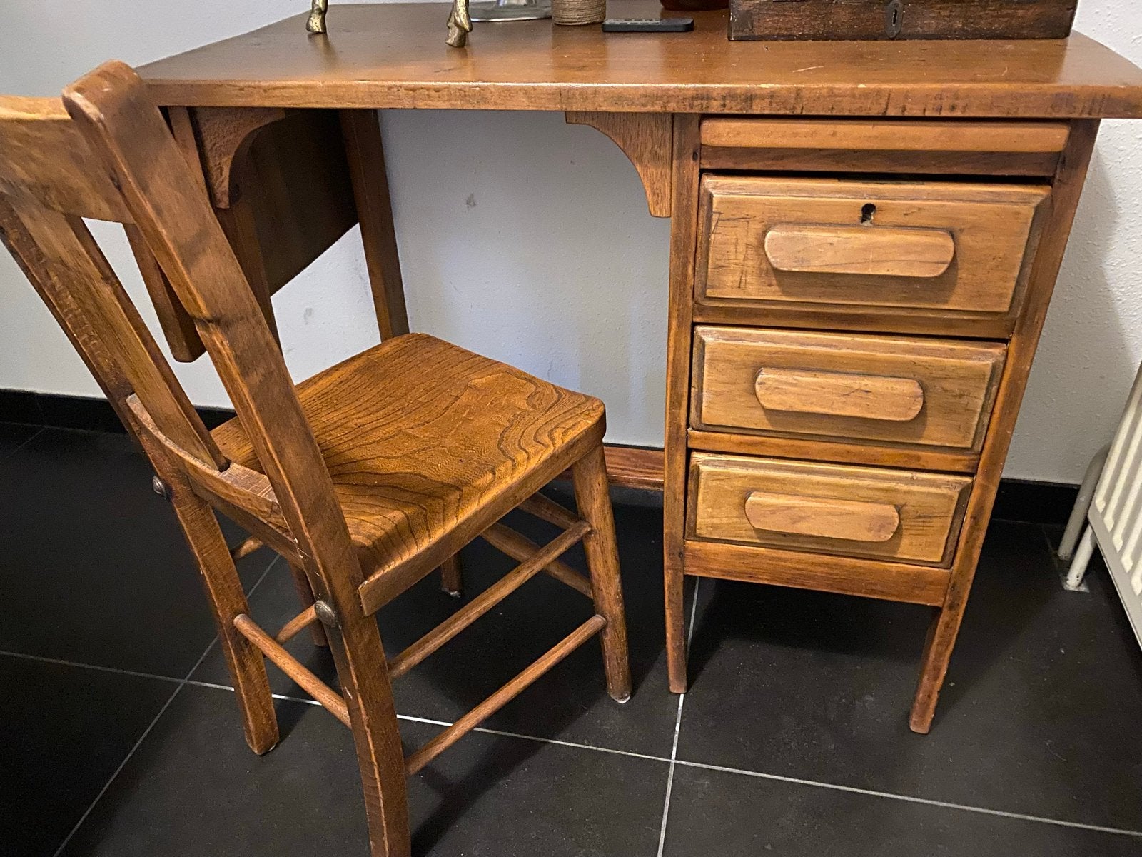 Antiek houten vintage bureautje met bijpassende stoel, Ophalen