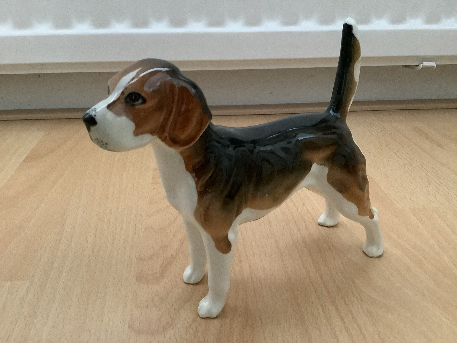 Beagle beeldje en boeken, Ophalen of Verzenden, Zo goed als nieuw, Dier