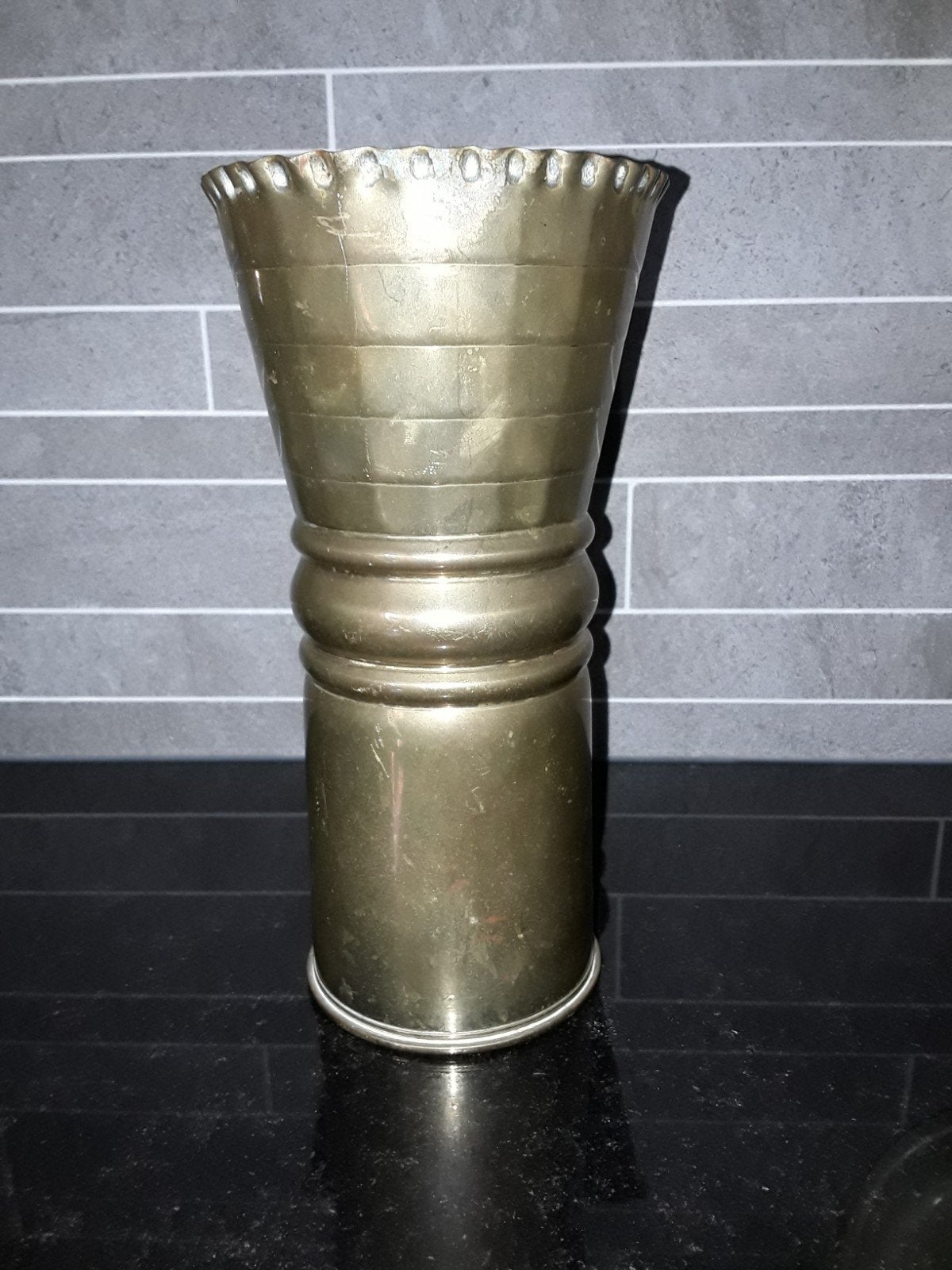 Koperen vaas gemaakt van granaathuls 1942, Ophalen of Verzenden, Nederland, Hulzen of Bodemvondsten