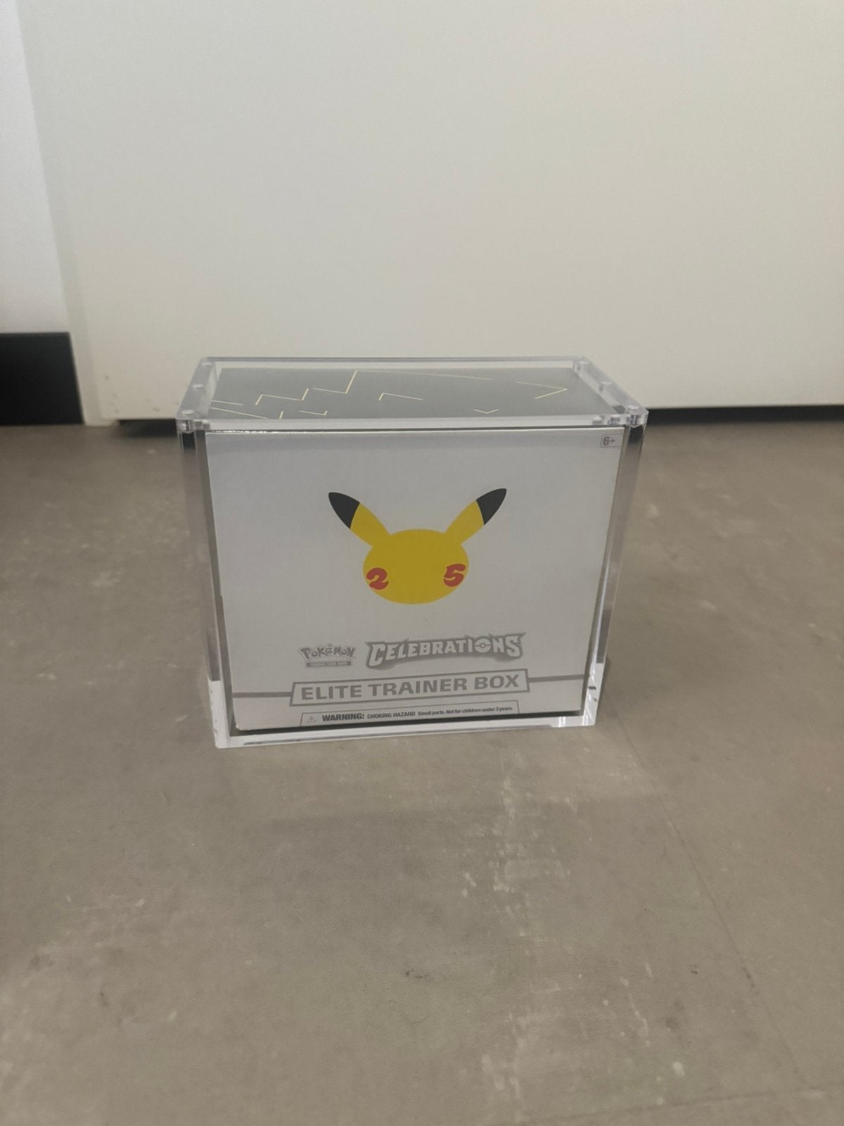 Pokémon Celebrations Elite Trainer Box – 25th +Arcyl, Ophalen, Nieuw
