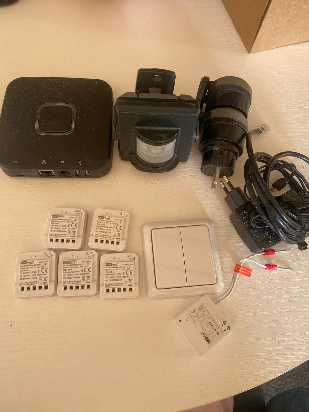Kikaan Klikuit Smart Home Set - Hub, Sensoren & Schakelaars, Ophalen of Verzenden, Gebruikt