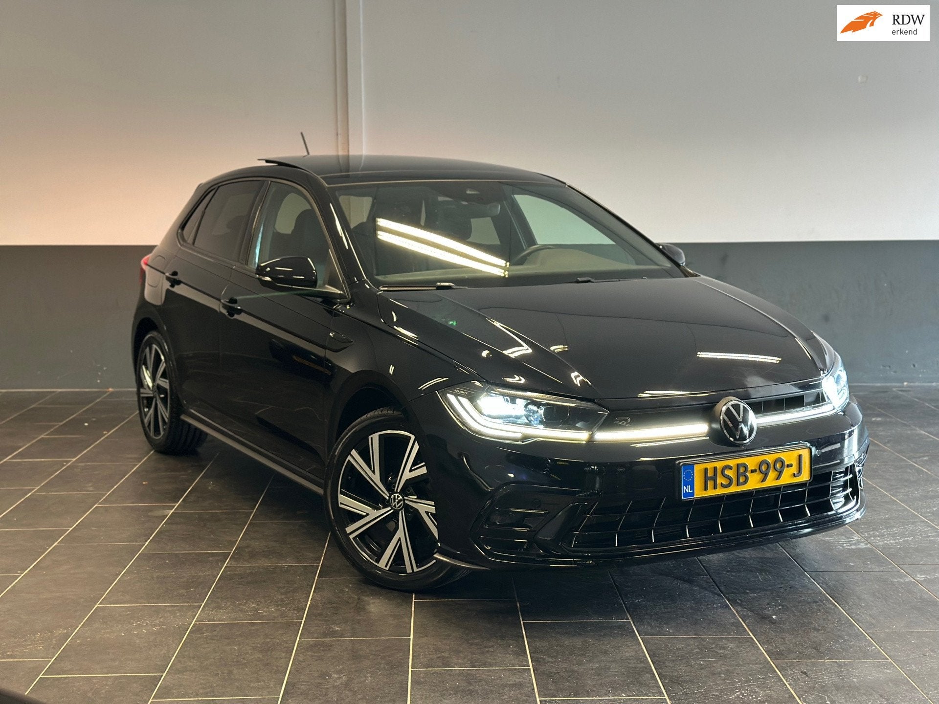 Volkswagen POLO 1.0 TSI 3x R-Line , pano , virtual , carplay, Auto's, Gebruikt, Euro 6, Zwart, Bedrijf