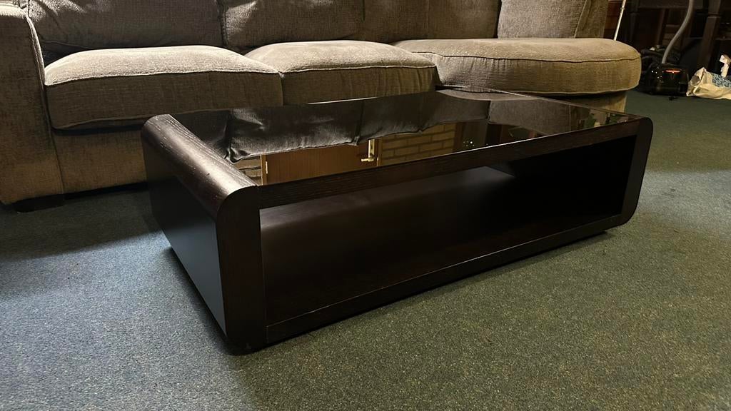 Kastanjebruine salontafel met zwarte glasplaat, Ophalen, Gebruikt, 100 tot 150 cm, 50 tot 100 cm