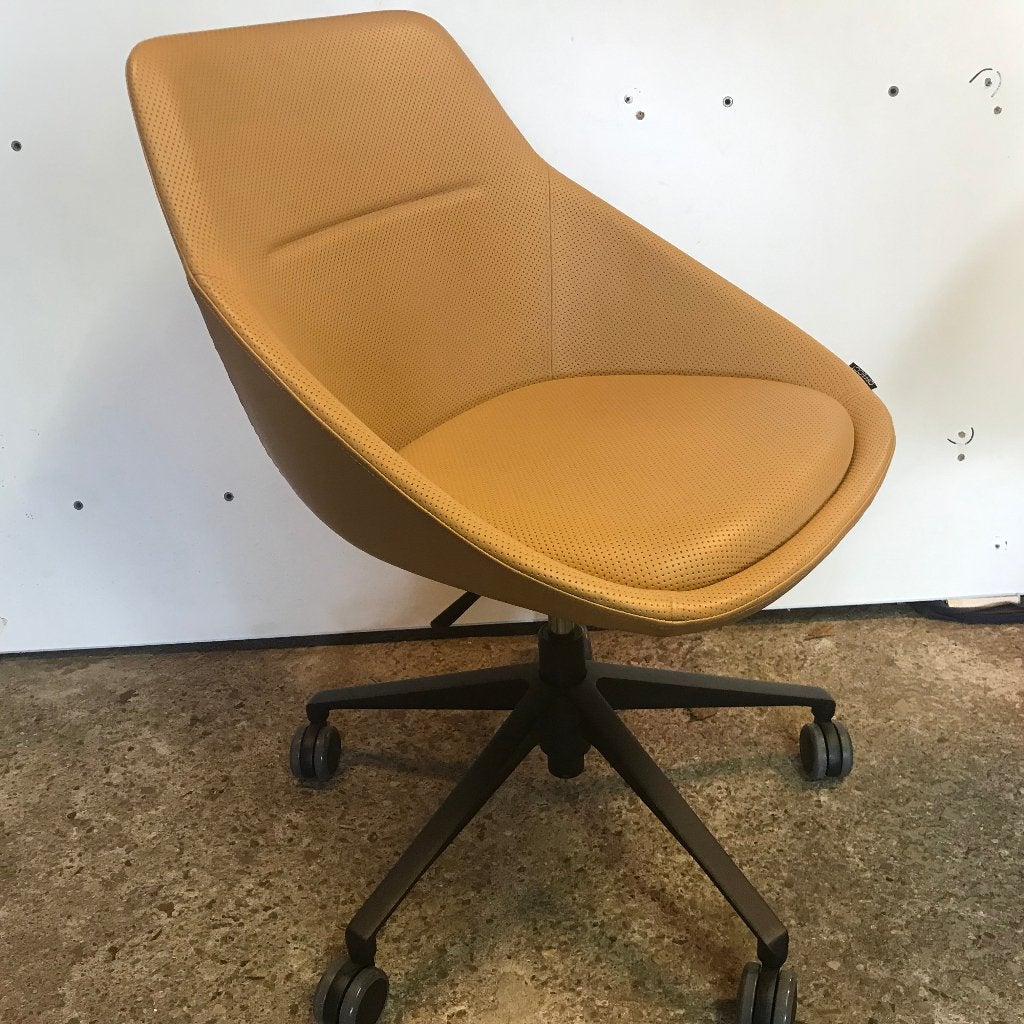 5 IZGS Offecct Ezy low chair stoel bureaustoel design, Zwart, Ophalen of Verzenden, Zo goed als nieuw, Nvt