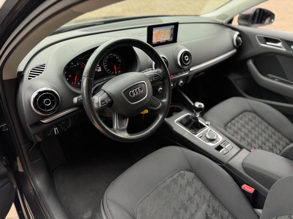 Audi A3 Sportback 1.2 TFSI Attraction Pro Line Airco Navi Cr, Voorwielaandrijving, Euro 5, Stof, Gebruikt