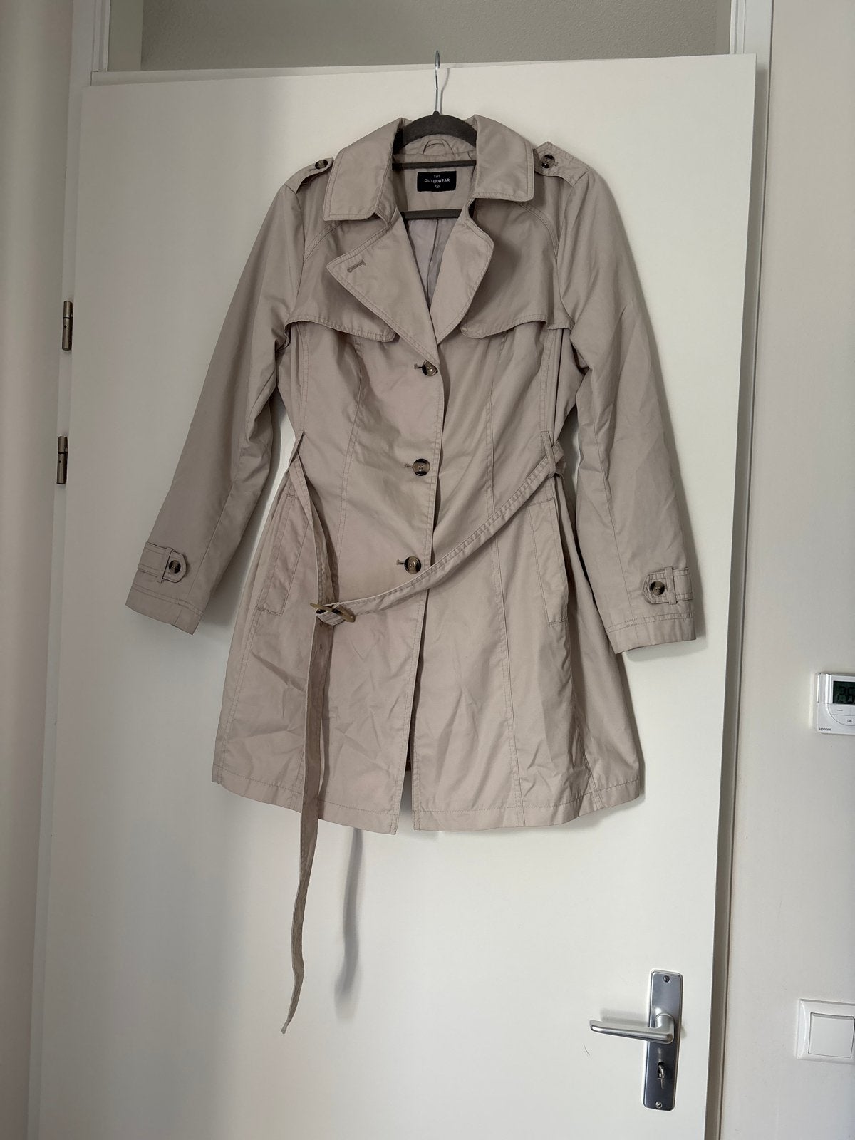 Stijlvolle beige trenchcoat van C&A, maat 46/48 (XL), Ophalen of Verzenden, Zo goed als nieuw, Maat 46/48 (XL) of groter, Beige