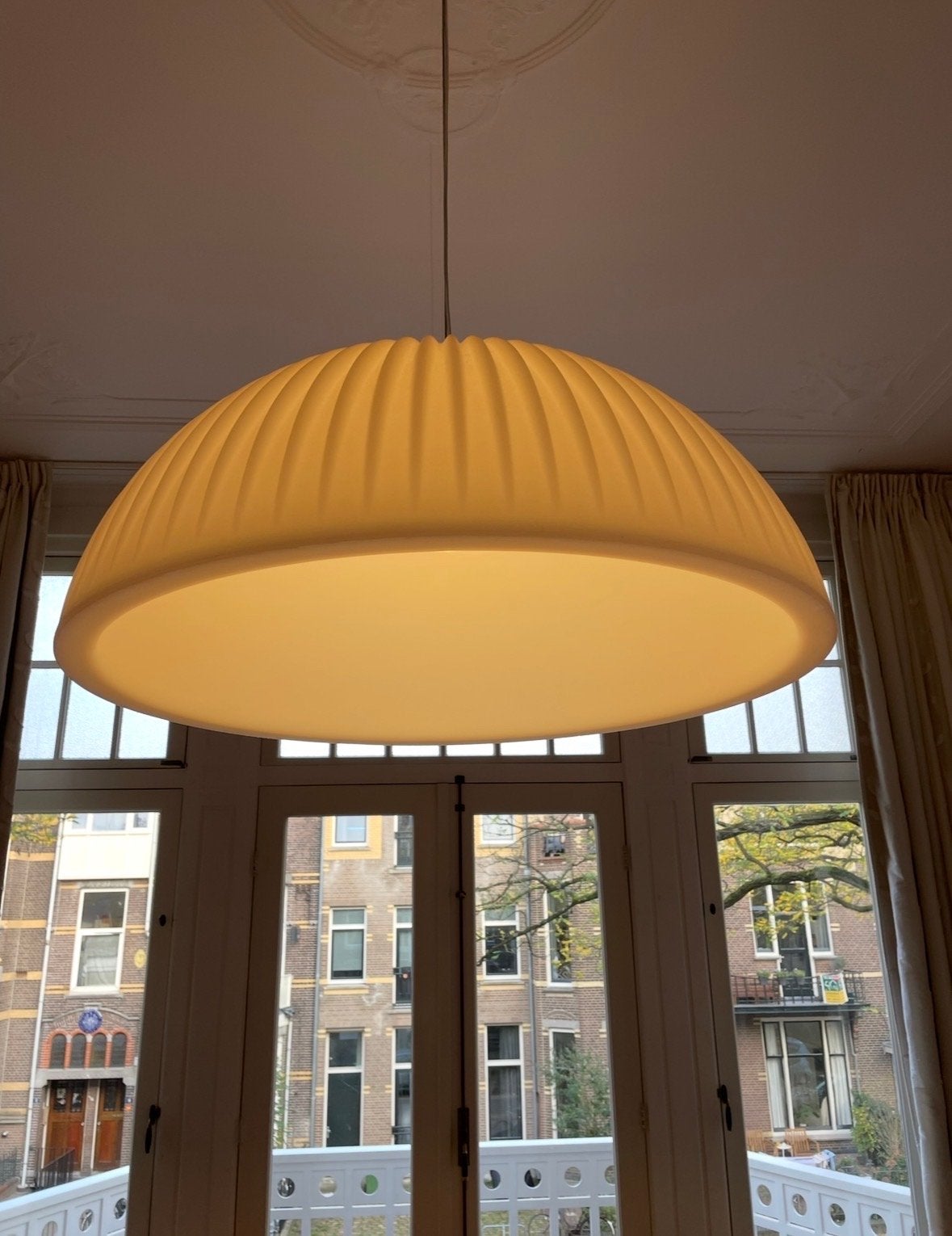 Hanglamp 1 meter doorsnee, Huis en Inrichting, Lampen | Hanglampen, Ophalen, Zo goed als nieuw, Kunststof, Klassiek modern