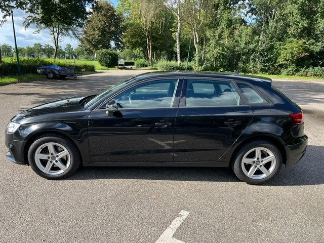 Audi A3 Sportback 1.6TDI (bj 2017) Facelift airco, navigatie, Auto's, Audi, Voorwielaandrijving, Dealer onderhouden, 4 cilinders
