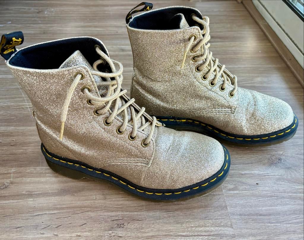 Dr Martens glitter laarzen maat 39, Kleding | Dames, Schoenen, Overige kleuren, Lage of Enkellaarzen, Ophalen of Verzenden, Zo goed als nieuw