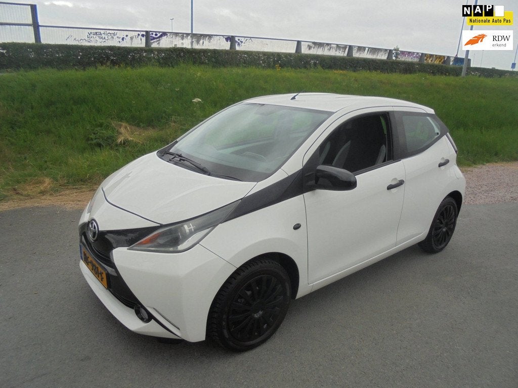Toyota Aygo Toyota Ayco 1.0 benzine airco Camera, Voorwielaandrijving, Euro 5, Gebruikt, Wit