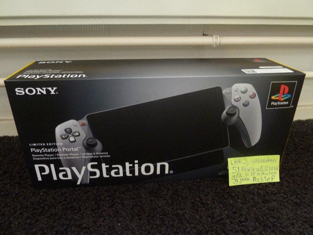 Foto 2 van Sony PlayStation 5 30th Anniversary Portal Geseald