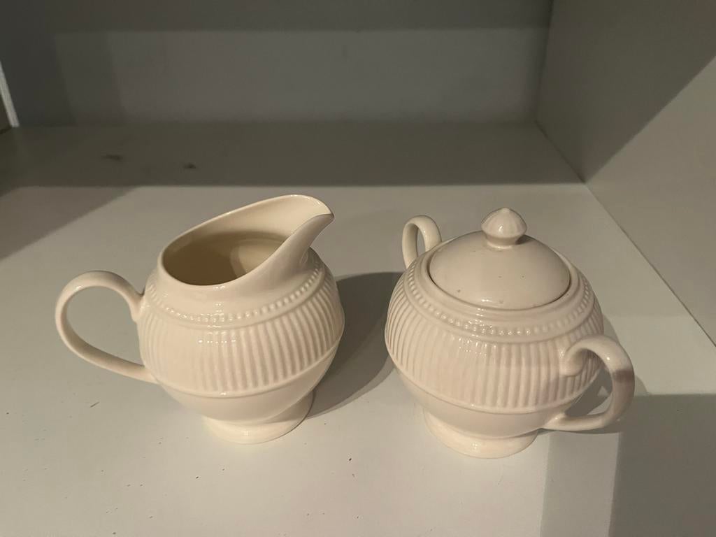 Suiker en melkkannetje van wedgewood windsor, Ophalen of Verzenden, Zo goed als nieuw, Porselein