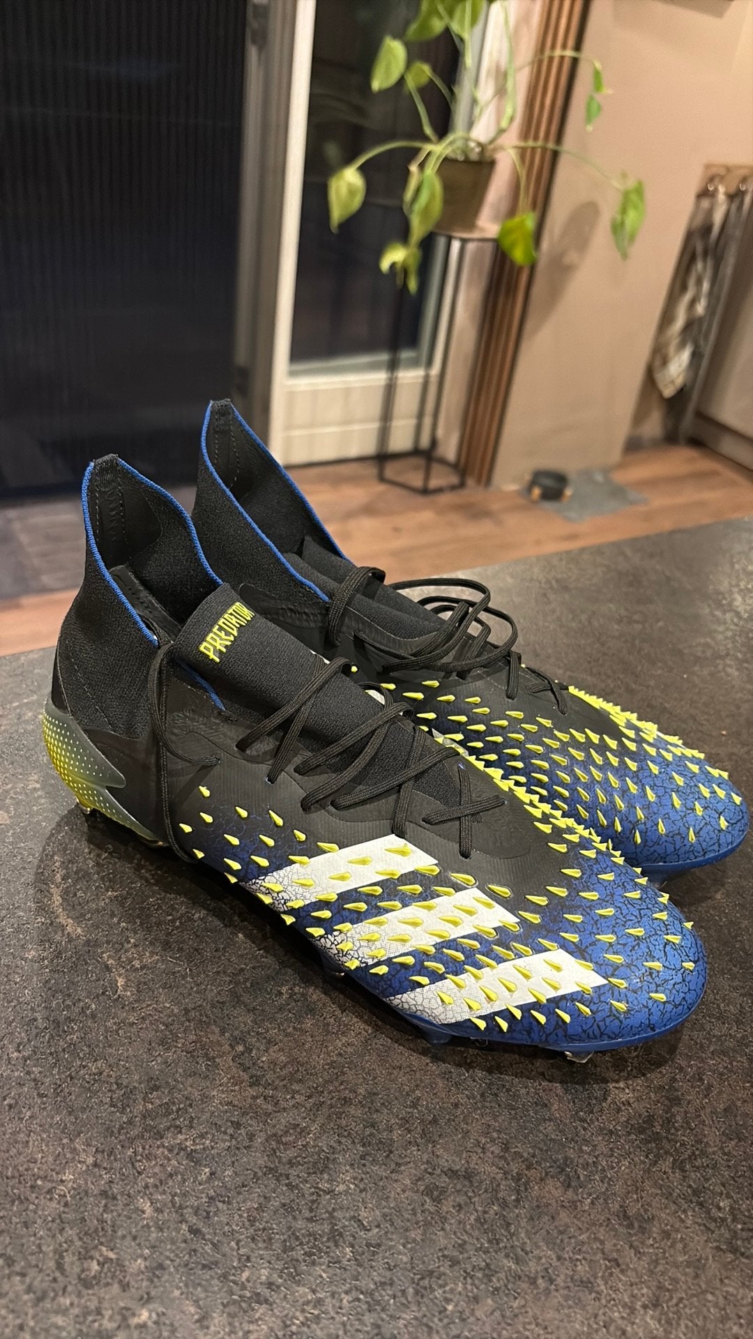 Adidas predator maat 43.5 één keer gedragen, Maat XS of kleiner, Ophalen of Verzenden, Zo goed als nieuw, Schoenen