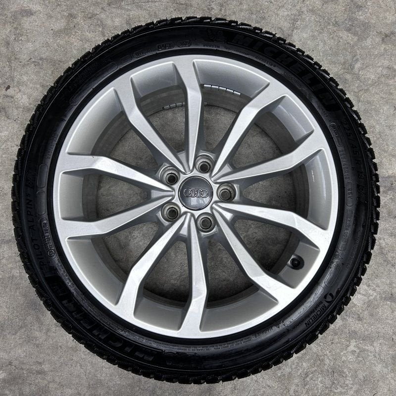 18 inch originele velgen + winterbanden Audi A4 B9 8W0601025, 18 inch, Gebruikt, -, -