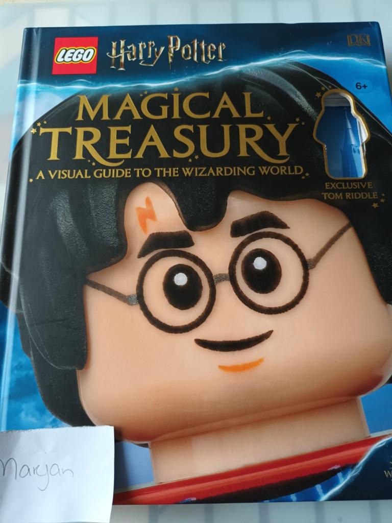 LEGO Harry Potter Magical Treasury boek, Boeken, Ophalen of Verzenden, Zo goed als nieuw, Elizabeth Dowsett
