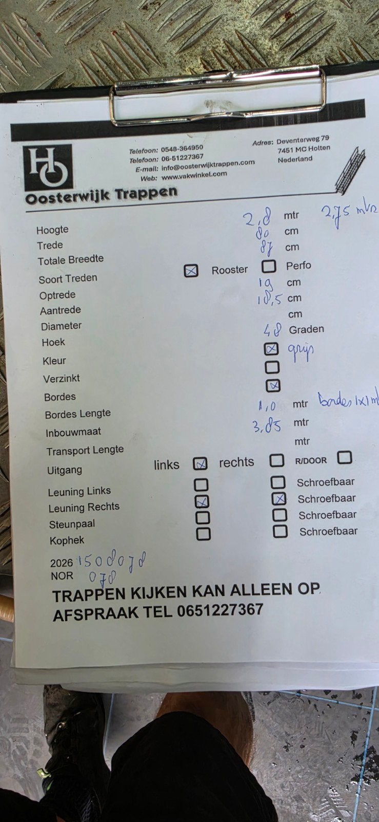 stalen trap met bordes grijs hoog 2.75mtr nor078, Doe-het-zelf en Verbouw, Ladders en Trappen, Ophalen of Verzenden, 2 tot 4 meter