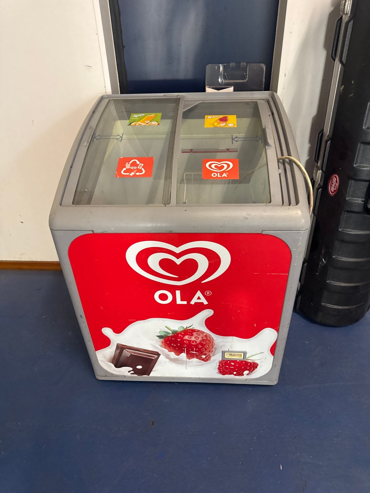 Ola ijsvriezer - Compacte vriezer voor ijs, Gebruikt, 75 tot 100 liter, Met aparte vriezer, 45 tot 60 cm