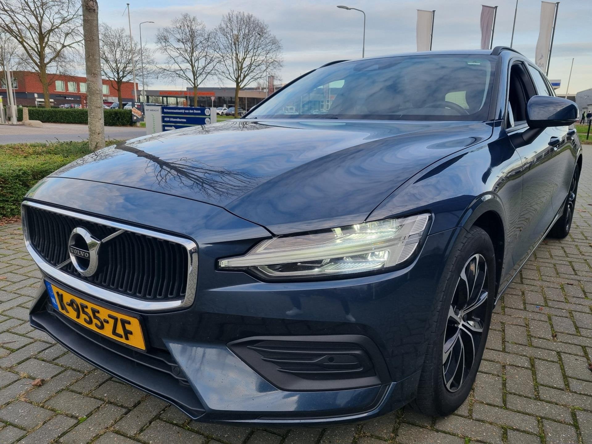 Volvo V60 2.0 B3 Momentum Advantage 1e Eigenaar, Auto's, Stof, 4 cilinders, 1969 cc, Blauw