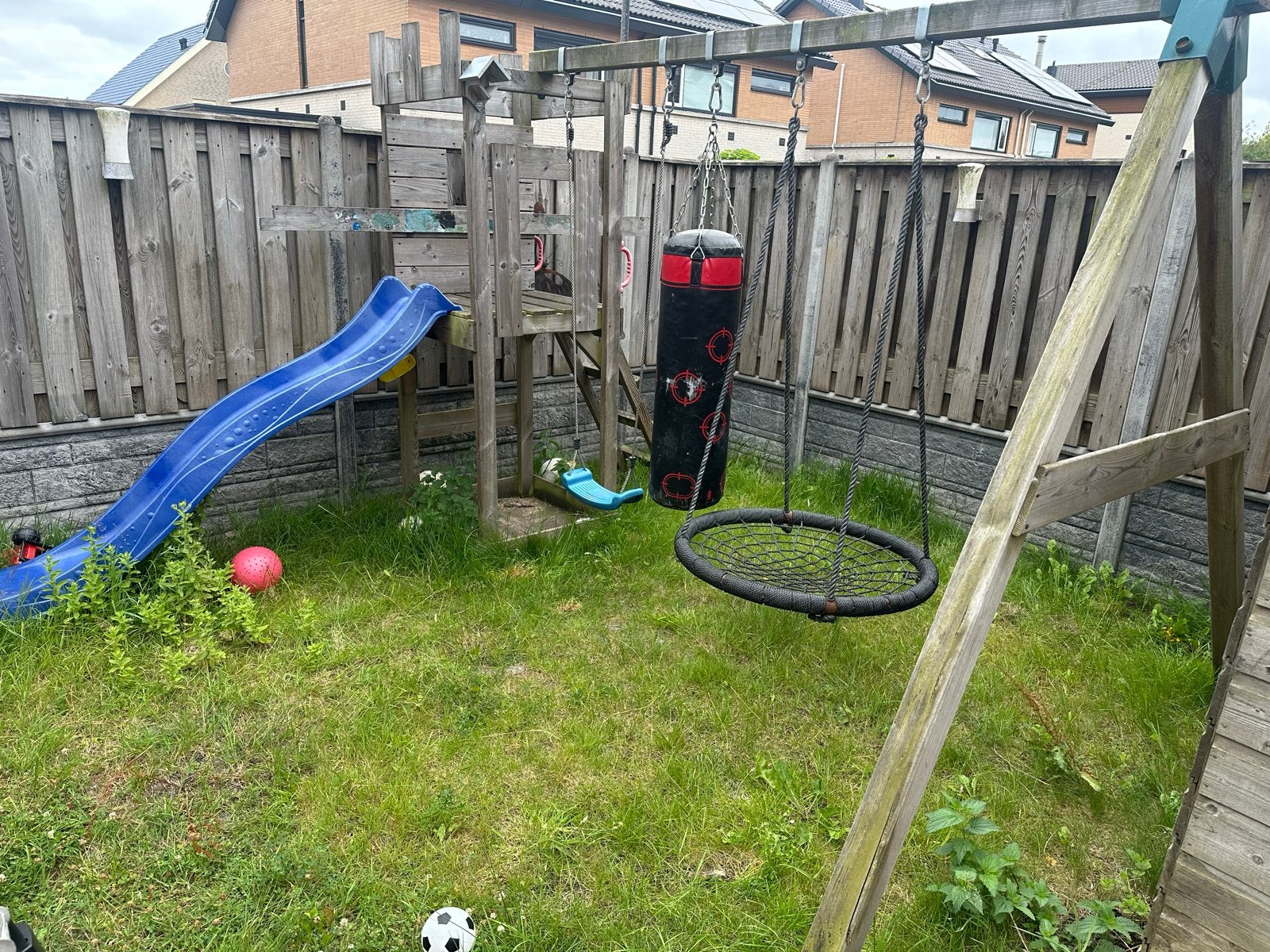 Houten speeltoestel met glijbaan en schommels, Kinderen en Baby's, Ophalen, Gebruikt, Glijbaan