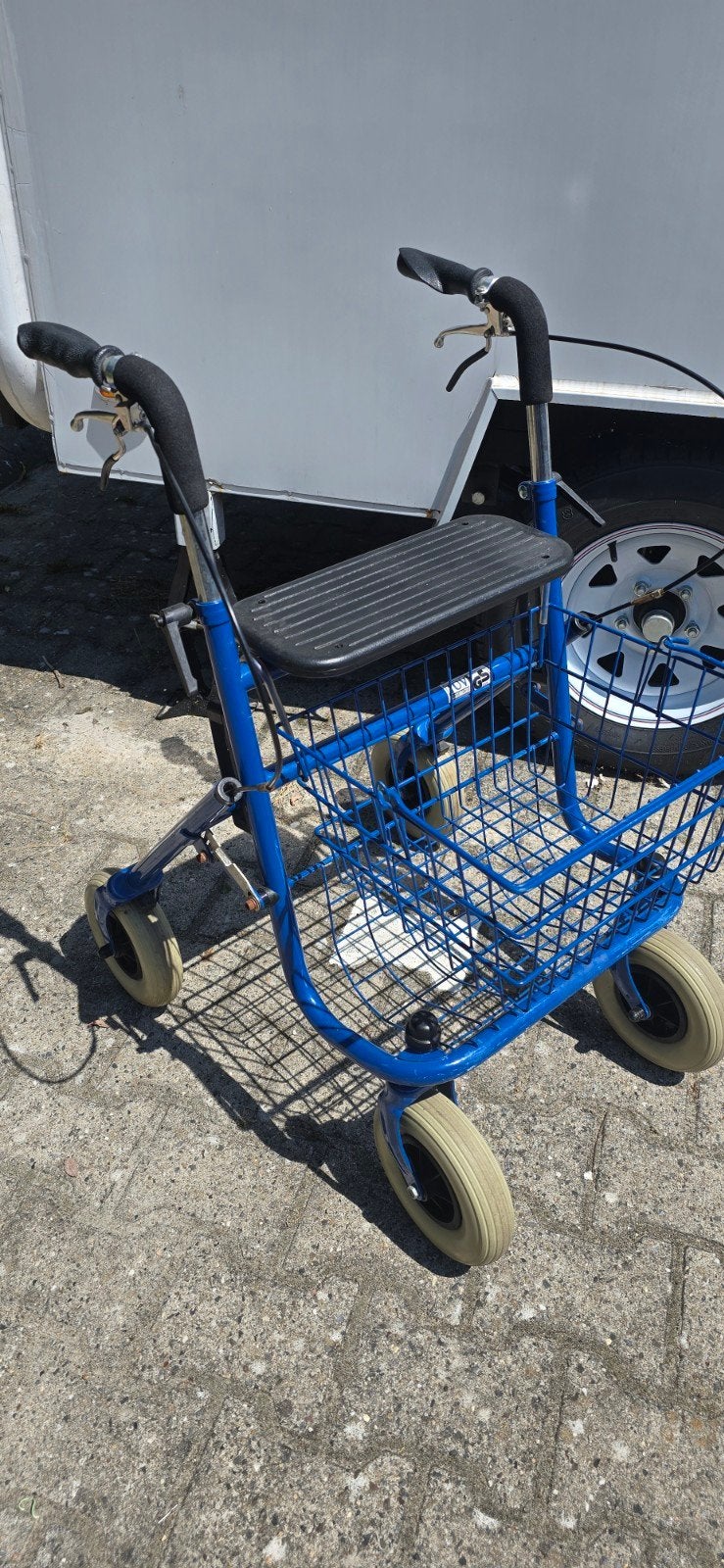 Degelijke stevige ijzeren  rollator  met mandje, Diversen, Ophalen