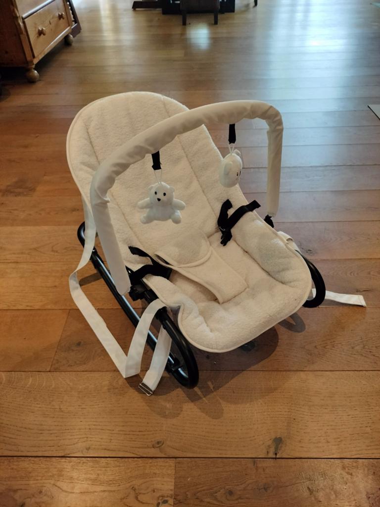 Comfortabele witte wipstoel met speelboog, Kinderen en Baby's, Ophalen of Verzenden, Zo goed als nieuw