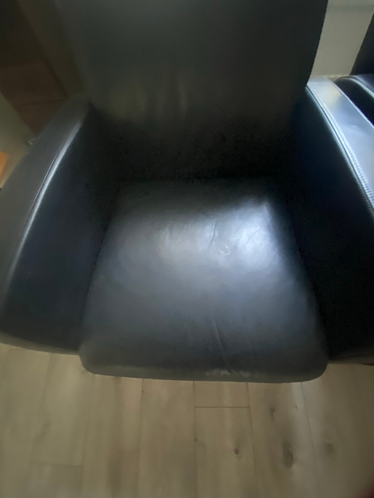 Een Montèl fauteuil van zwart leer, Ophalen, Gebruikt, Leer, 75 tot 100 cm