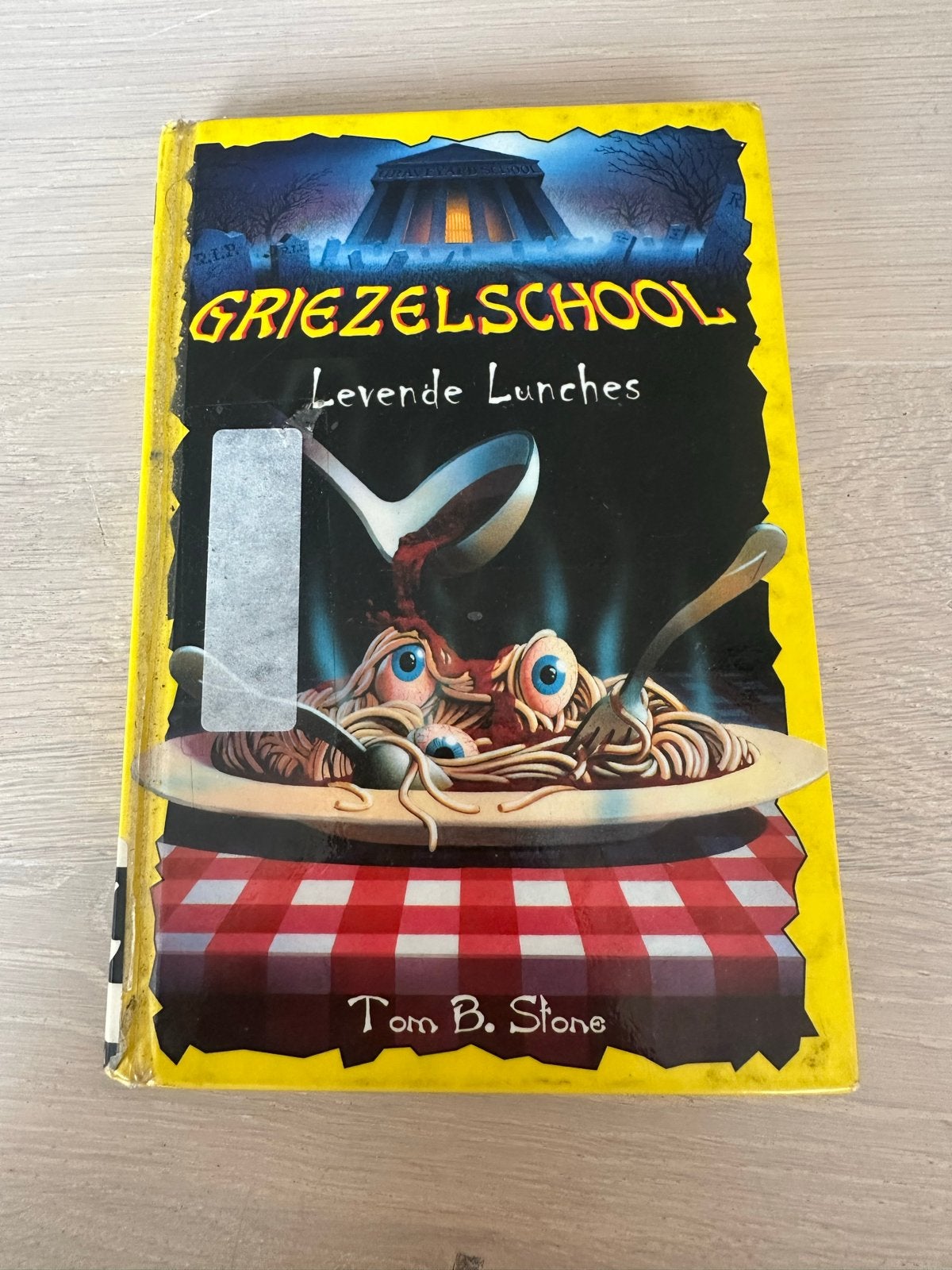 Griezelschool: Levende Lunches - Tom B. Stone, Boeken, Ophalen of Verzenden, Gelezen, Fictie algemeen