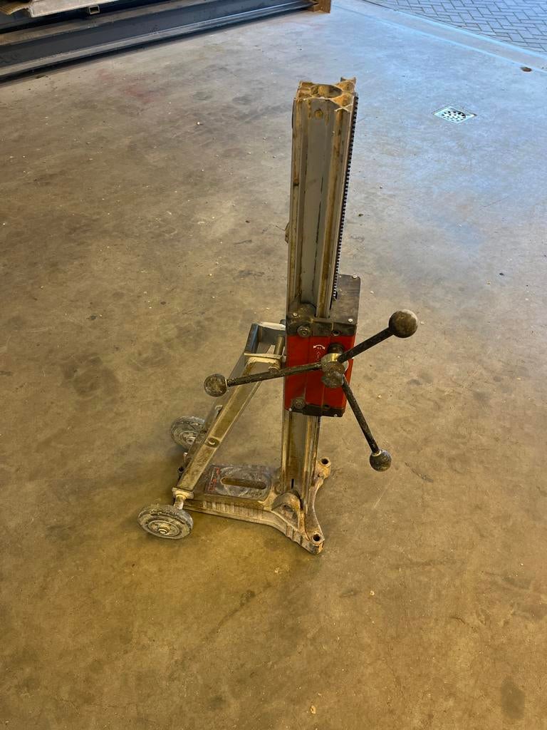 Hilti DD 350 statief - Boorstandaard voor diamantboren, Ophalen, Gebruikt, Kolomboormachine