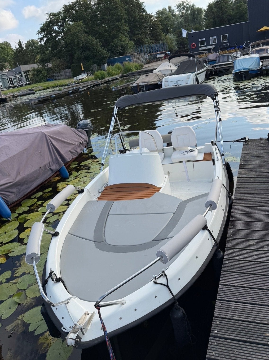 Alex 450 consoleboot met havenplek! 30PK Tohatsu motor, Watersport en Boten, Gebruikt, 4 m, Buitenboordmotor, Biminitop