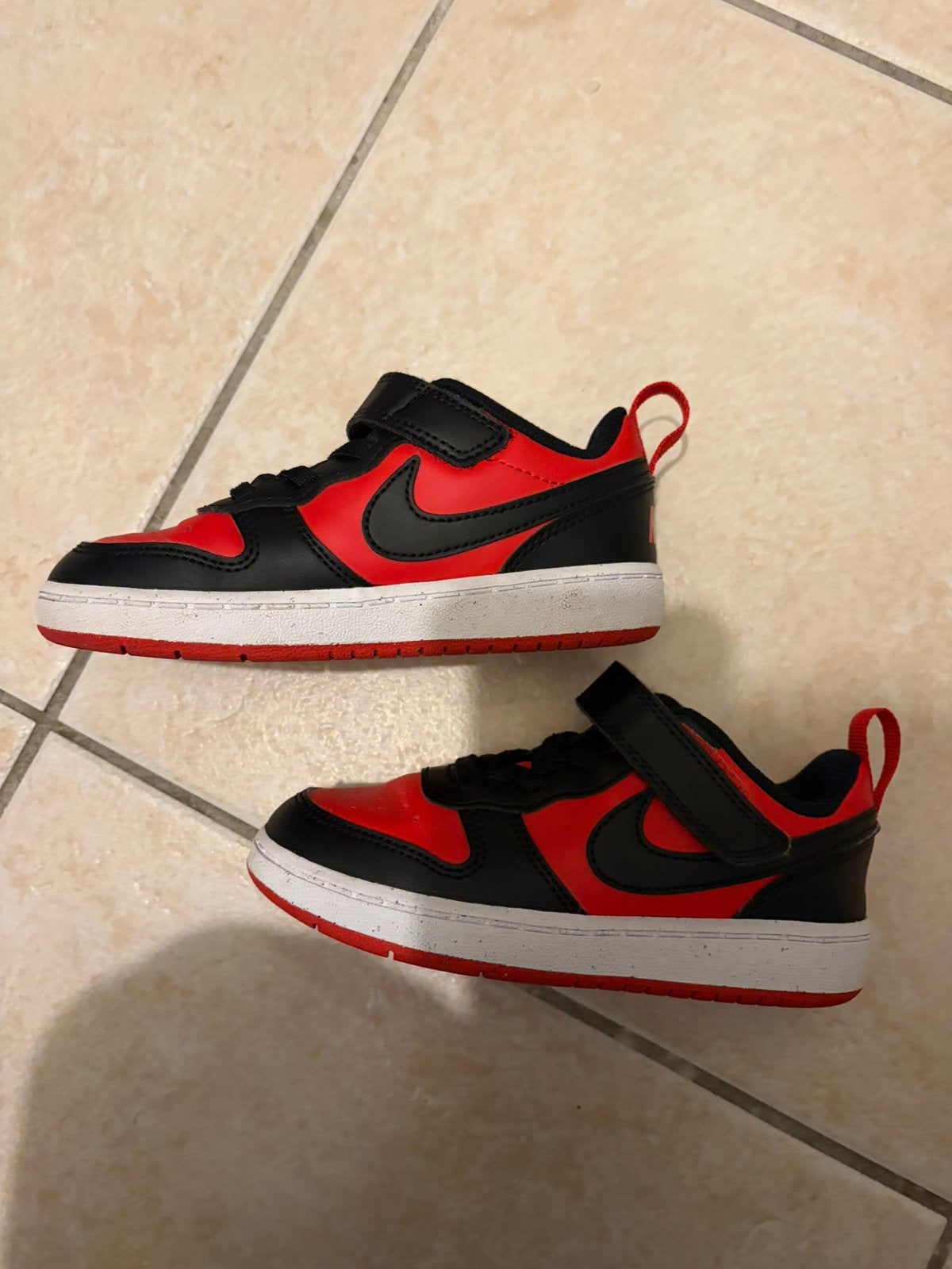 4 paar Nike en Adidas kinderschoenen maat 25 en 26, Ophalen of Verzenden, Zo goed als nieuw, Jongen of Meisje, Schoenen