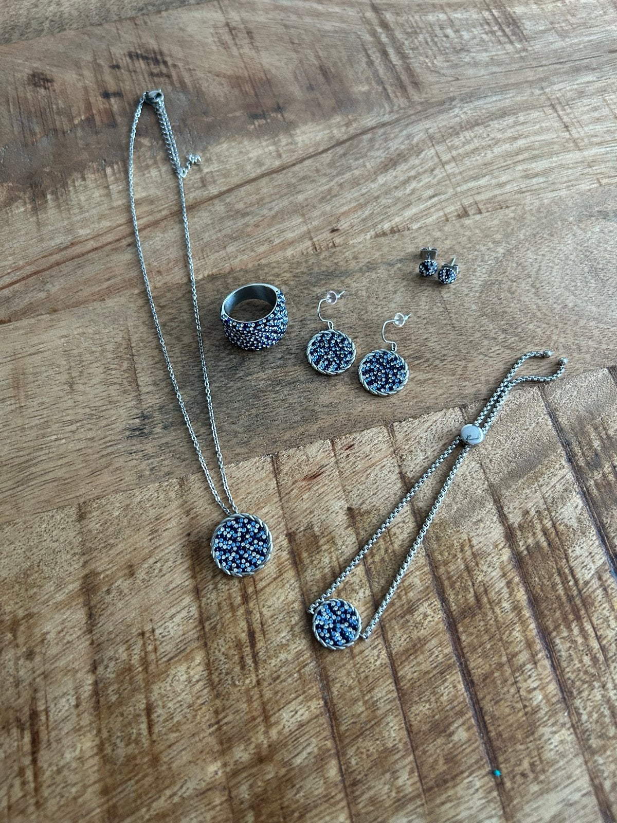 NIEUW Complete sieradenset Victoria, Met kristal, Nieuw, Ophalen of Verzenden, Zilver