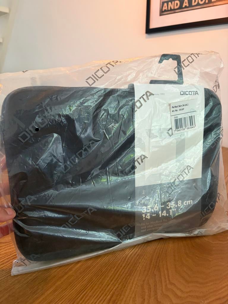 Dicota Perfect Skin Laptophoes 14 inch, Computers en Software, Laptophoezen, Ophalen of Verzenden, 14 inch, Nieuw