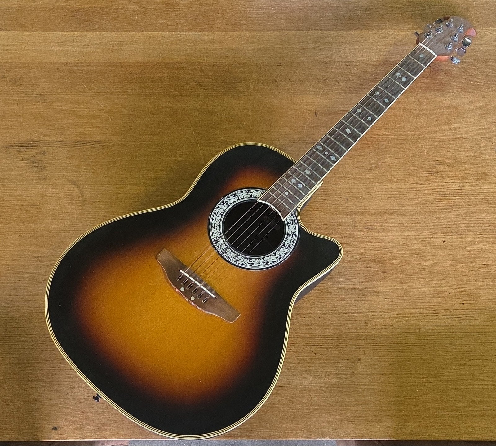 celebrity by ovation guitar cc68 gitaar, Muziek en Instrumenten, Snaarinstrumenten | Gitaren | Akoestisch, Ophalen, Klassieke of Spaanse gitaar