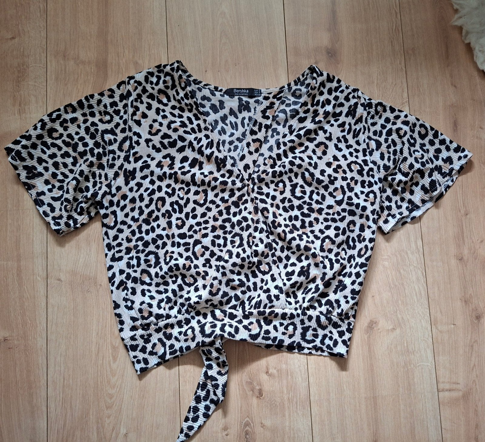 Top maat S Bershka panter print, Kleding | Dames, Ophalen of Verzenden, Zo goed als nieuw, Zonder mouw