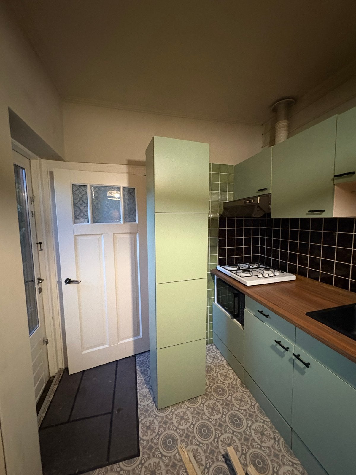 Compacte mintgroene keuken (excl. koelkast & vaatwasser), Huis en Inrichting, Ophalen, Gebruikt, Enkelwandige keuken, Hout