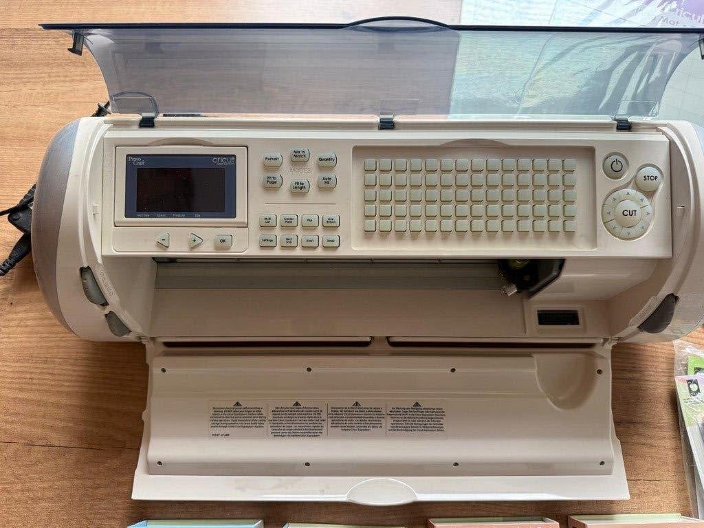 Provocraft Cricut Expression snijmachine met toebehoren, Ophalen of Verzenden, Nieuw, Slicemachine of Snijmachine, Cricut