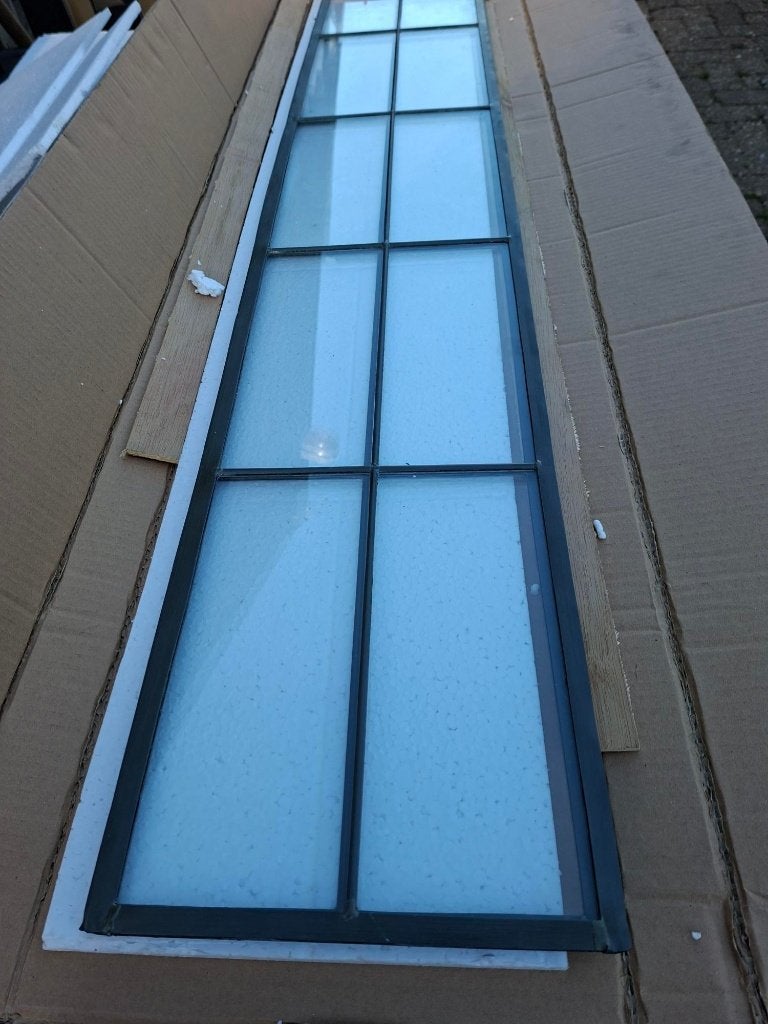 Glas in zink 2 stuks 145x25cm, Doe-het-zelf en Verbouw, Ophalen, Gevelraam of Ruit, Gebruikt, Minder dan 80 cm