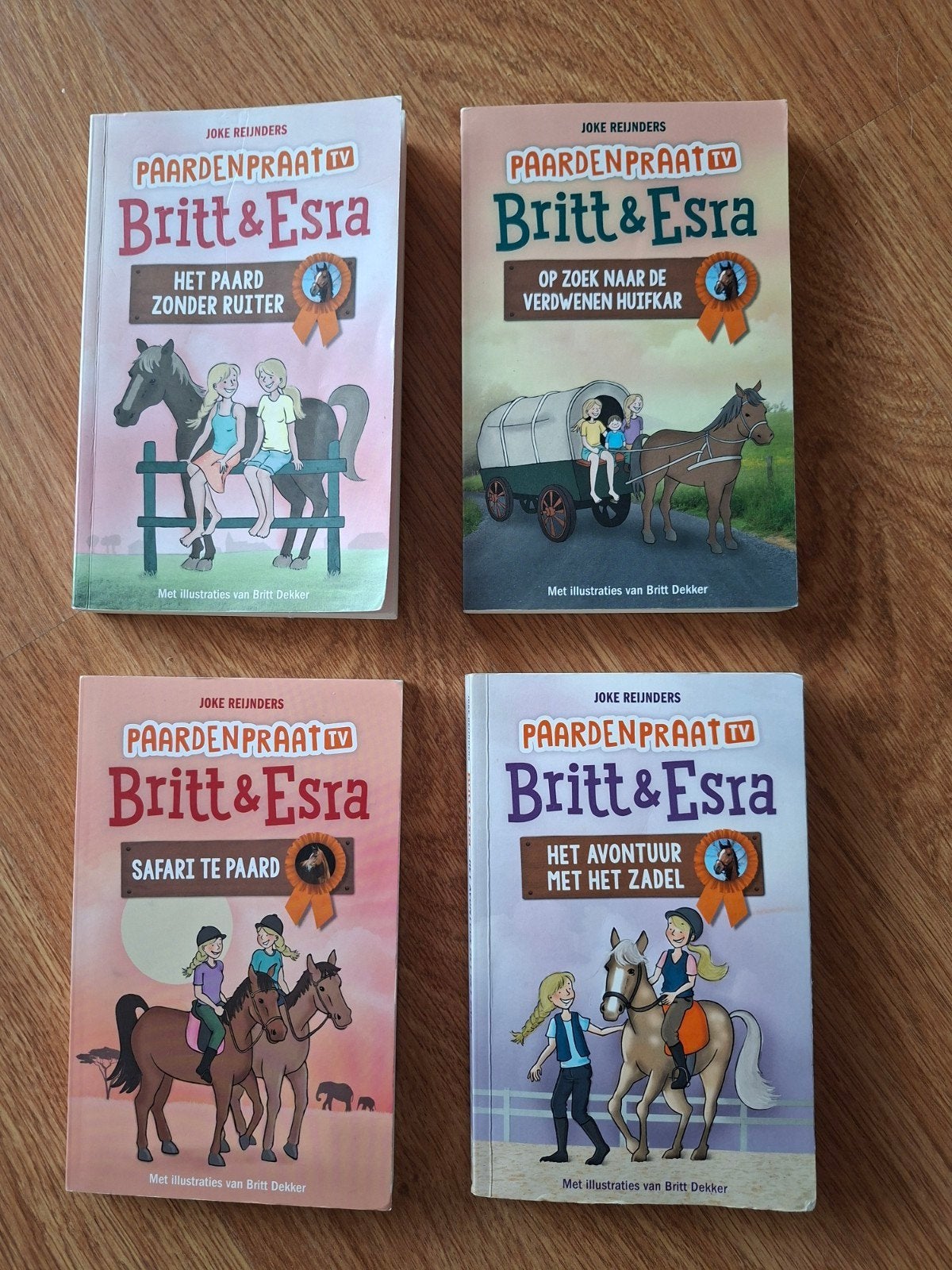 4 Britt Dekker paardenboeken, Ophalen of Verzenden, Gelezen, Verhalen