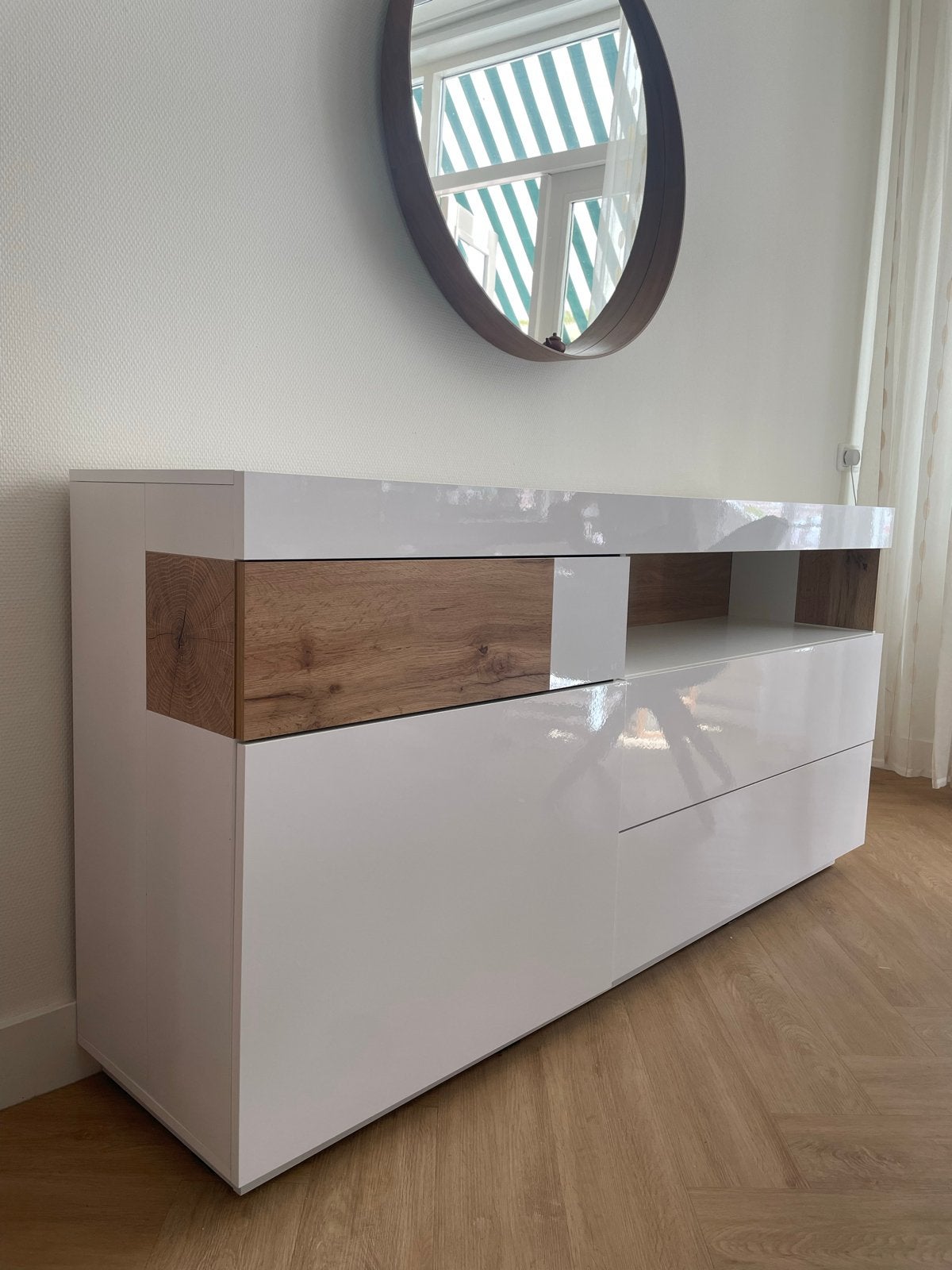 Moderne witte dressoir met houten accenten, Ophalen, Gebruikt, 150 tot 200 cm, Met lade(s)